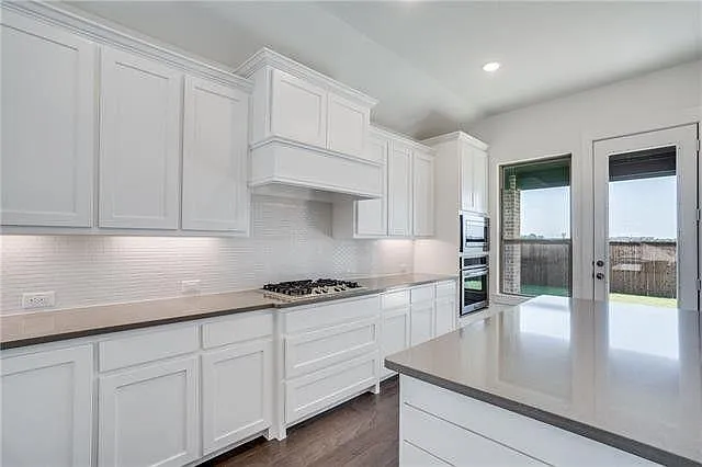 6840 Stonecrop Dr — Photo 23
