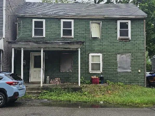 128 S Front St, Saint Clair, PA 17970