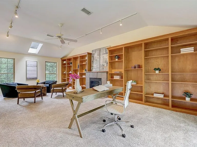 805 Leonard St — Photo 18