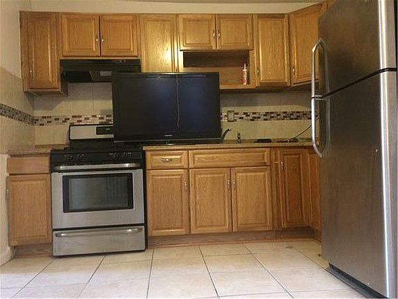 4th image of 1856 Prospect Pl #3