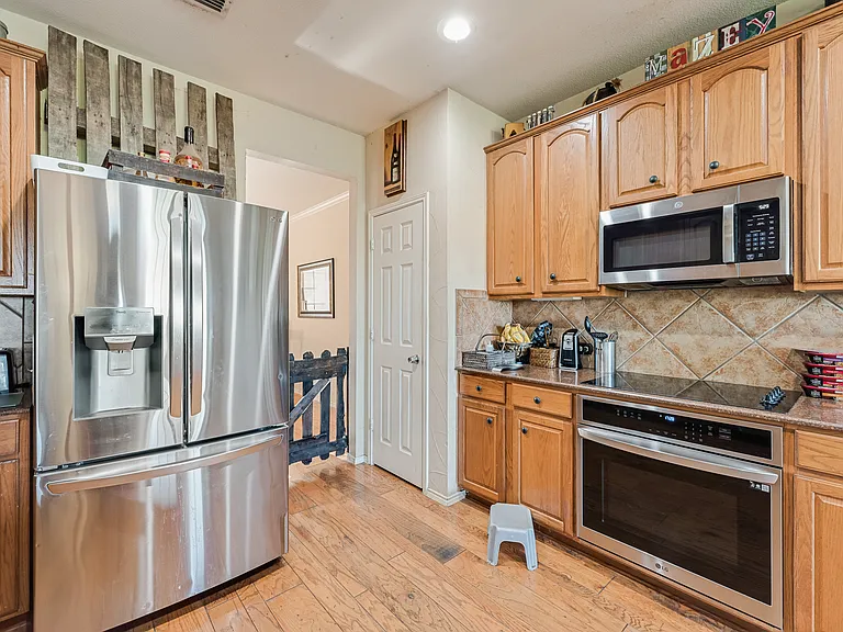 7578 Seawood Dr — Photo 15