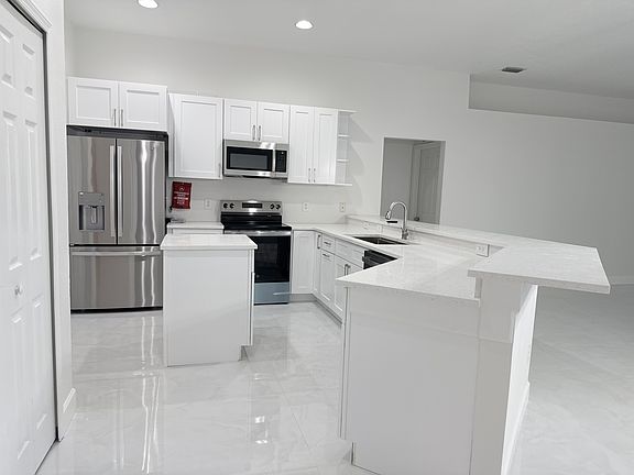 2nd image of 10150 Bloomfield Hills Dr
