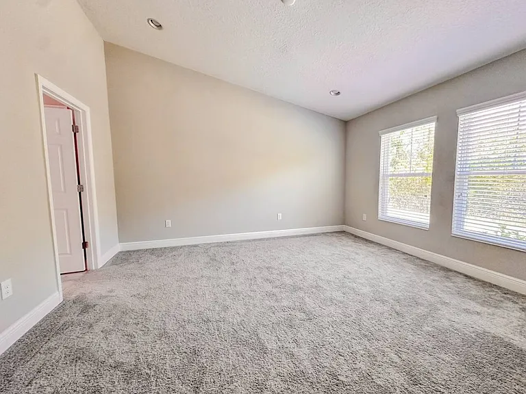 12488 Oak Hill Way — Photo 10