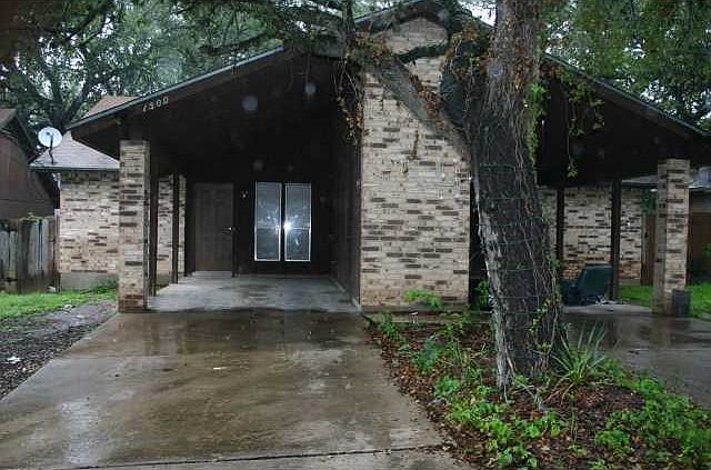 RIGHT side of the duplex is available.