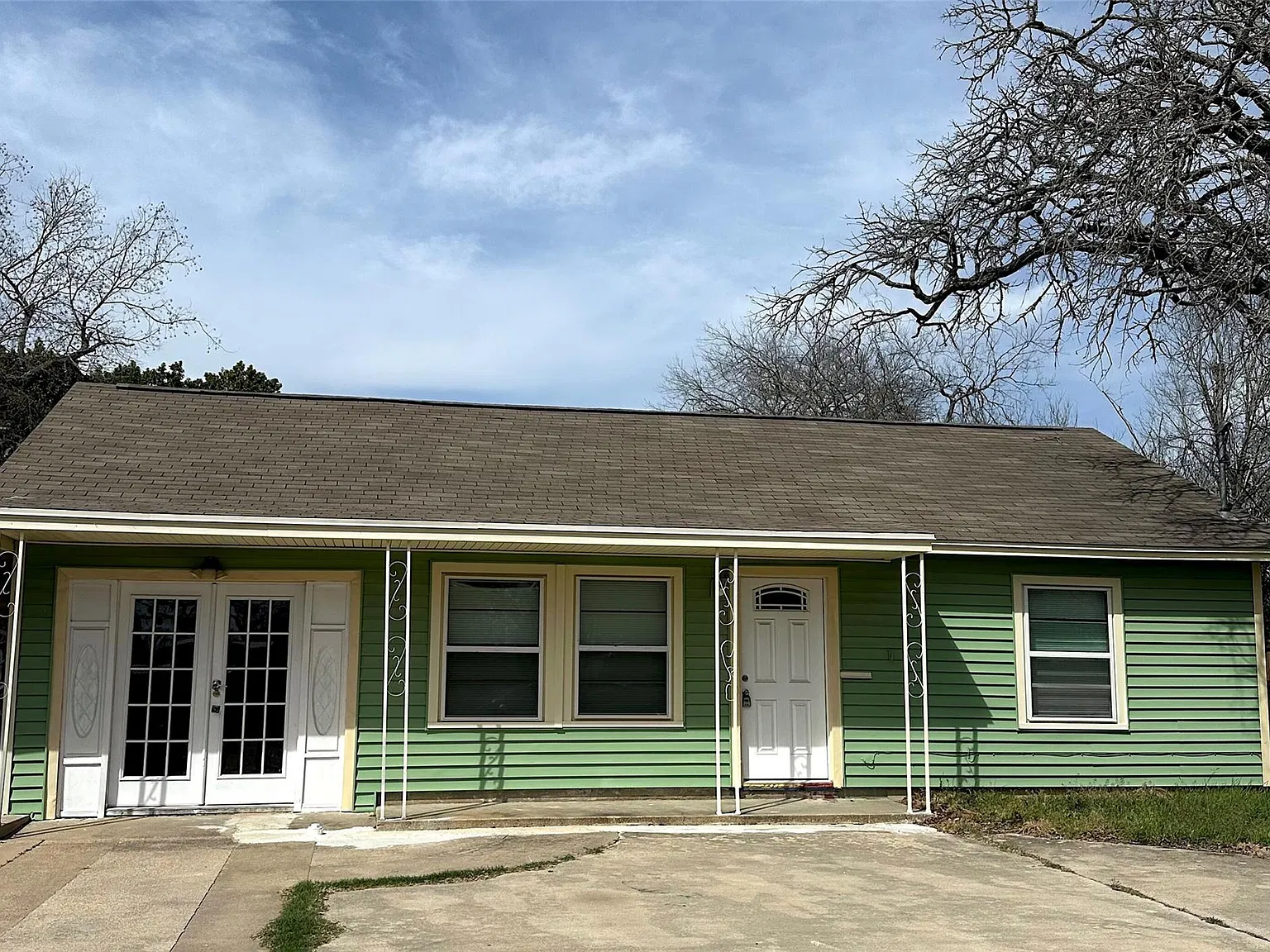 3 bed, 2.0 bath, 1300 sqft, $1,500 — Photo 1