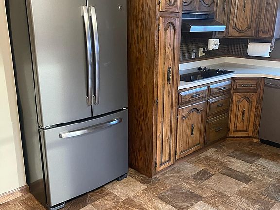 3rd image of 1075 Foster Dr
