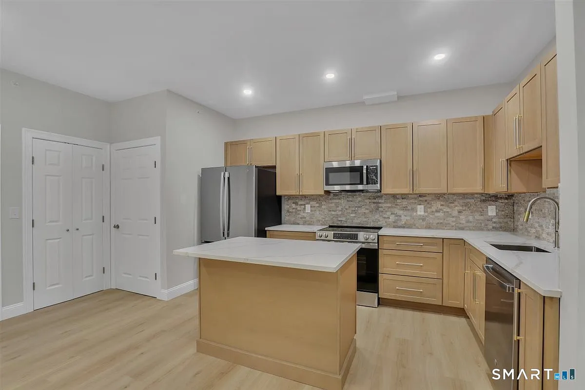 1 bed, 1.0 bath, 800 sqft, $2,500 — Photo 3