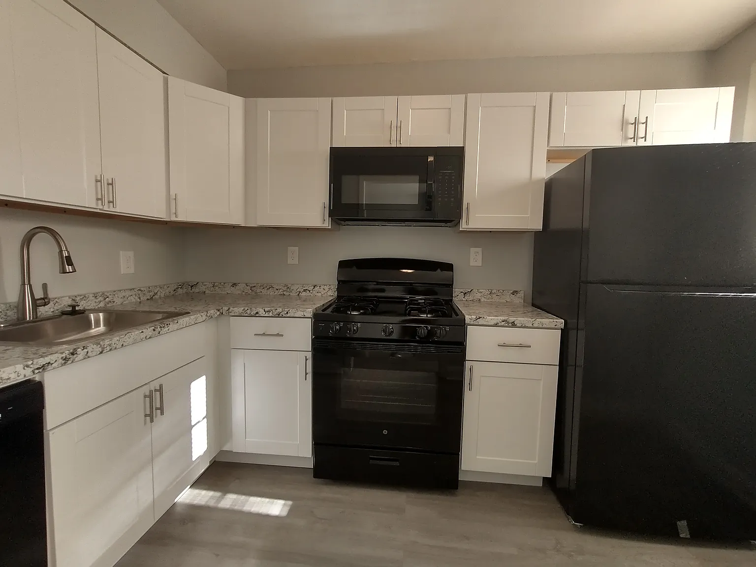 2 bed, 726 sqft, $1,199 — Photo 1