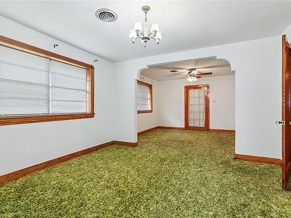 4th image of 216 W Lawson St