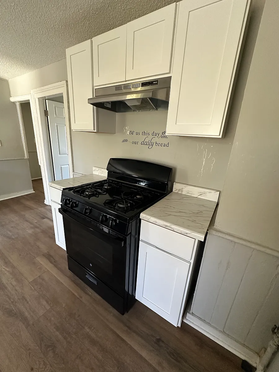 Building Photo - 354 Blatchley Ave #2A