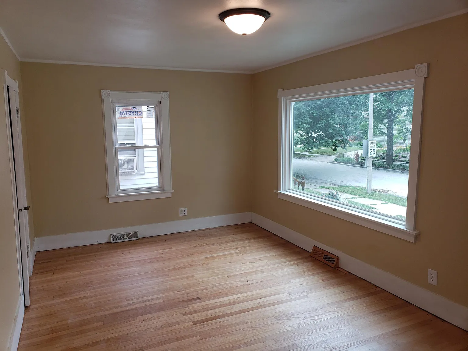 4 bed, 1385 sqft, $2,700 — Photo 4