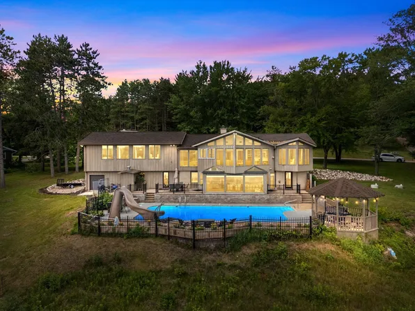 W8255 Buttercup Ct, Wautoma, WI 54982