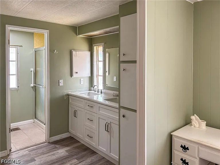 5558 Sir Walter Way — Photo 5