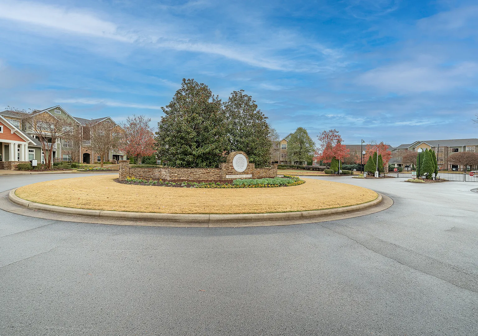 Spacious 2BR/2BA Gated Community — Photo 4