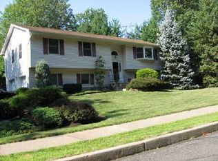 108 Gatto Ln, Pearl River, NY 10965