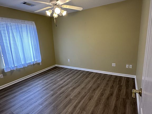 4th image of 109 Villa Rd