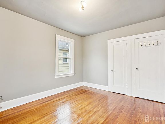 5th image of 193 Hoffman Blvd