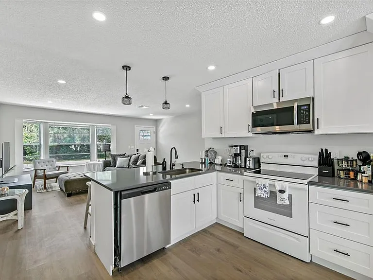 7113 Regina Dr — Photo 9
