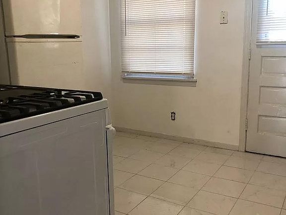 4th image of 4127 Fox Dr