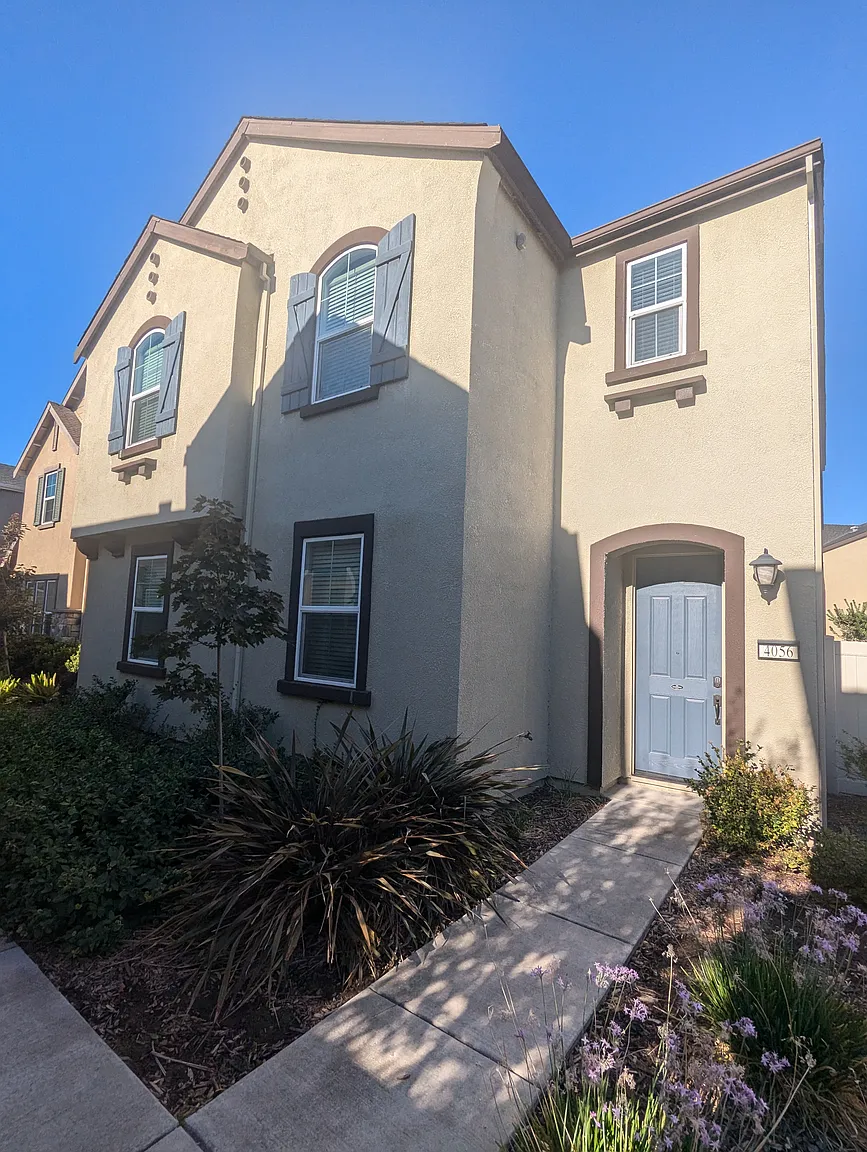4056 Montcalm Pl photo 1