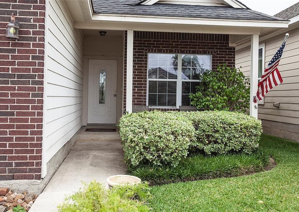 1st image of 143 Snug Harbor Dr