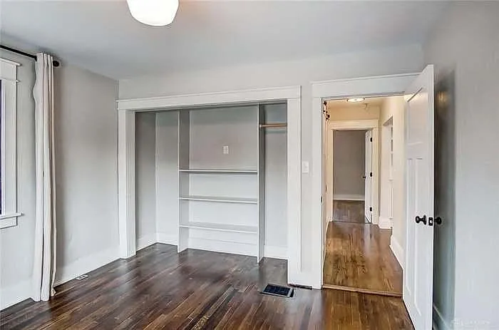 327 W Davis St — Photo 33