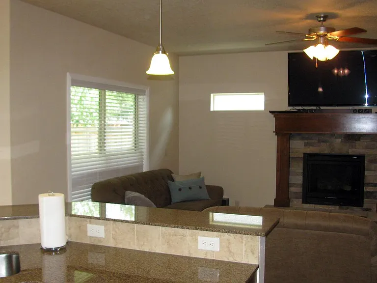 880 W Cagney Dr — Photo 14