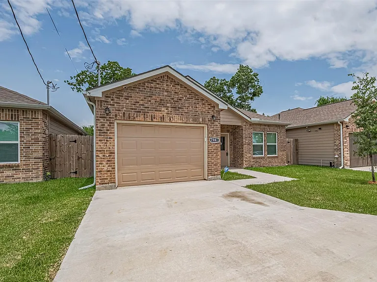 7981 Saint Louis St — Photo 3