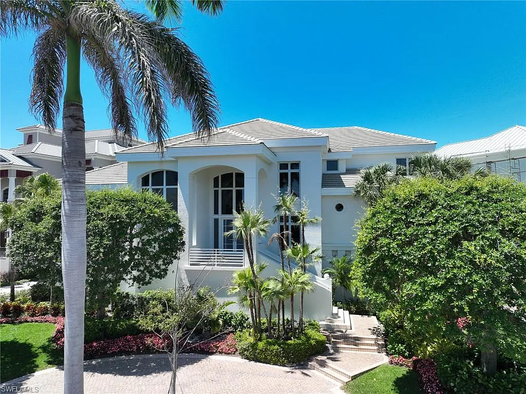 3 bed, 4.5 bath, 4532 sqft, $20,000 — Photo 3