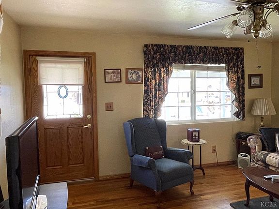 4th image of 8849 Carolyn Ave