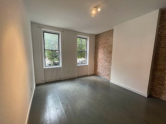 5th image of 284 Grove St APT 1
