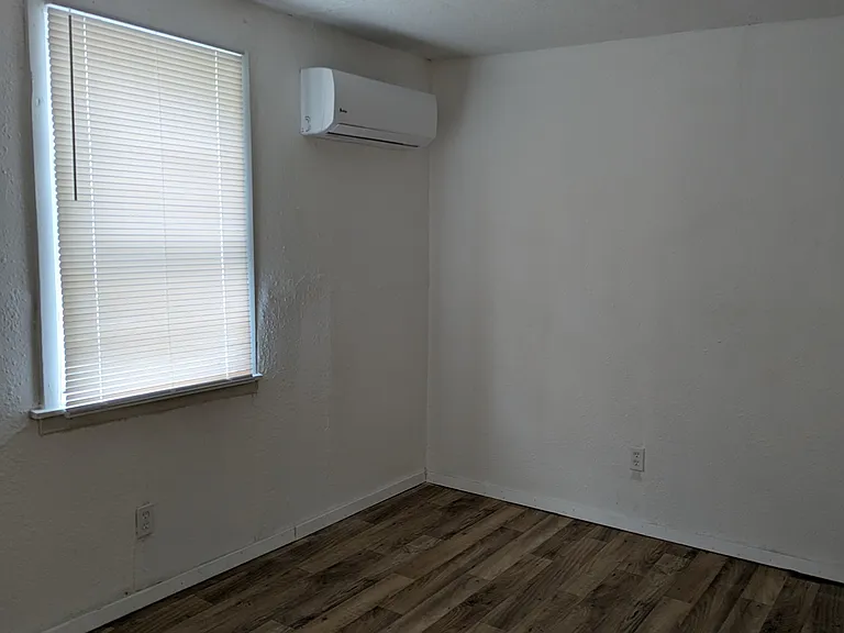 1205 Winnebago St — Photo 2
