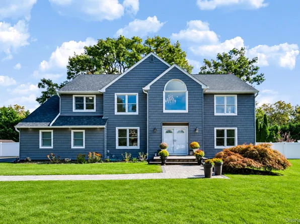 8 Brandon, Commack, NY 11725