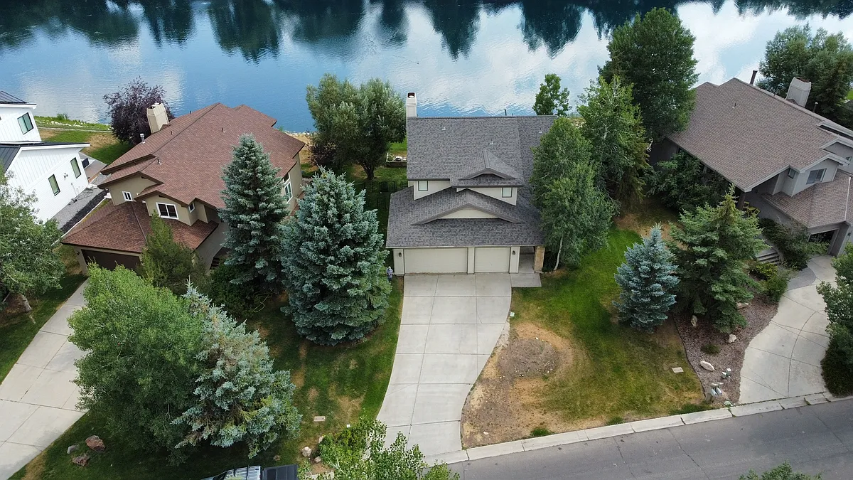 Building Photo - 1577 Little Lake Dr