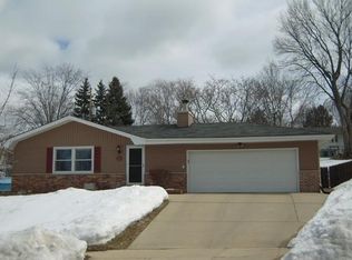 215 Jasper Ln, Waukesha, WI 53188