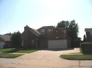 2633 Amber St, Moore, OK 73160