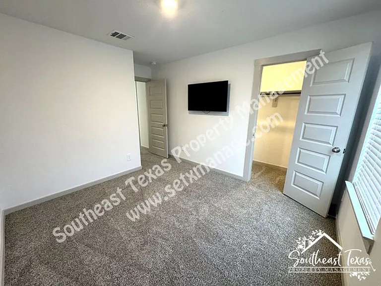 111 Lakeway Cir — Photo 20