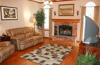 3rd image of 604 NE Fox Trail Dr