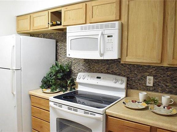 3rd image of 3407 Winkler Ave APT 305