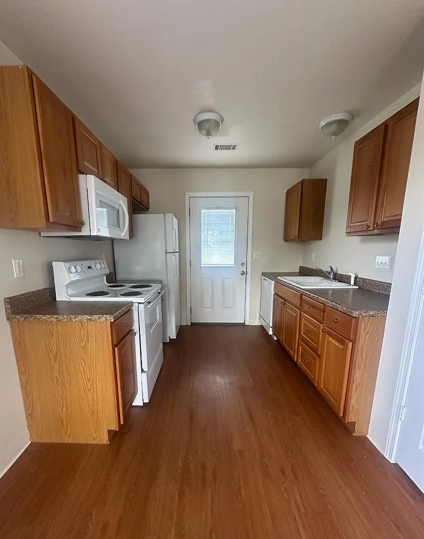 318 Whaley Ln — Photo 4