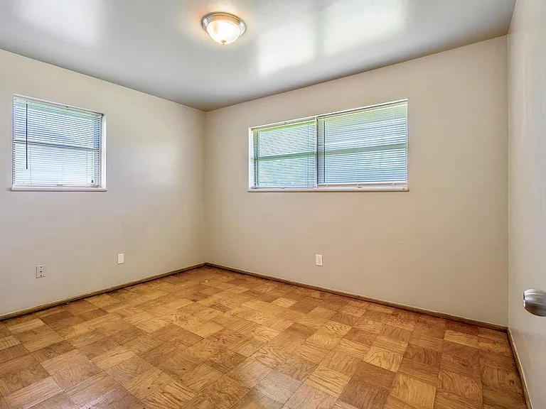 1509 NE 33rd St — Photo 13