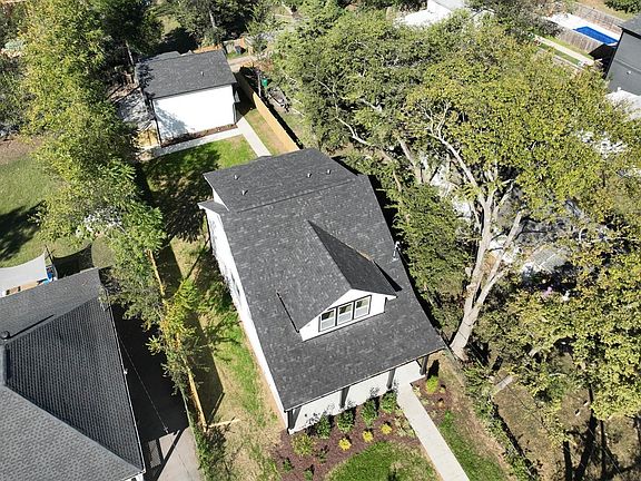 3rd image of 1212 Stockell St