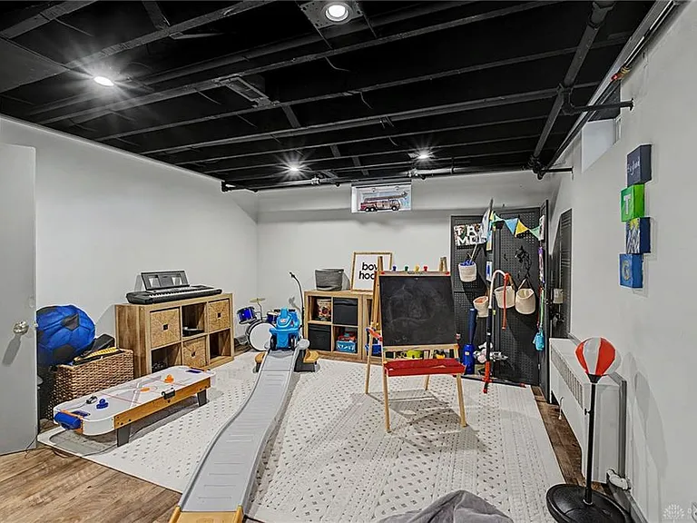 333 Thruston Blvd E — Photo 37