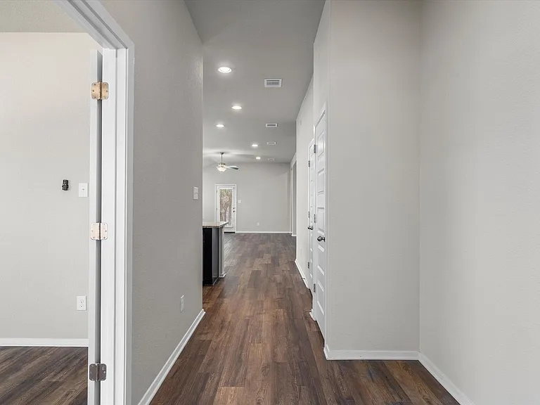 3906 Crockett Ave — Photo 6