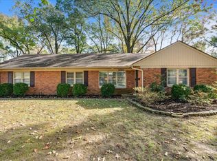 1050 Kings Park Dr, Memphis, TN 38117