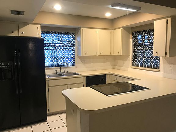Open Kitchen with High Ceilings