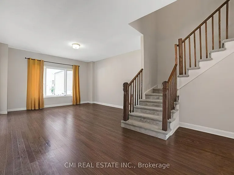 3742 Sunbank Cres — Photo 10