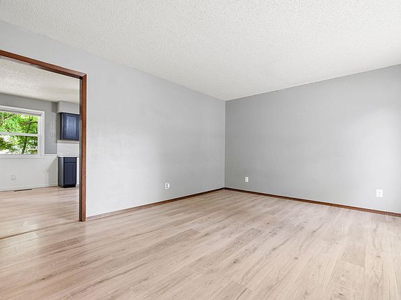 4th image of 122 N Pinewood Avenue