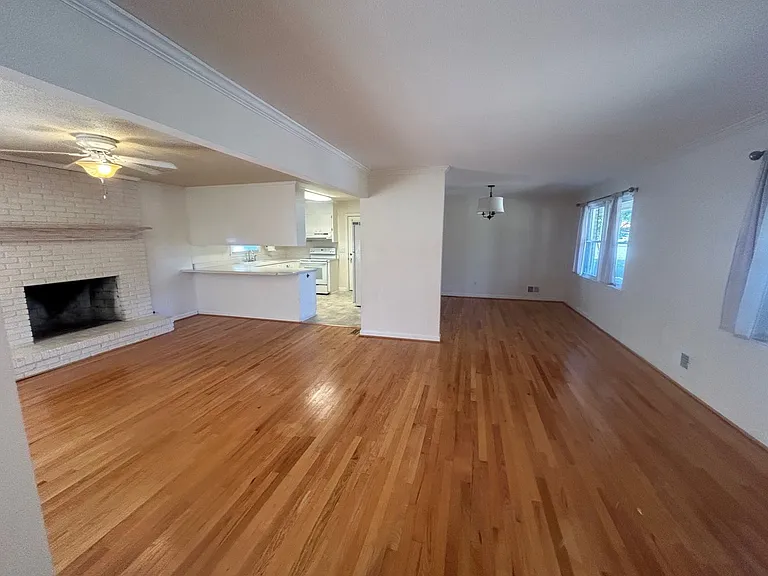 1015 Walters Ln — Photo 6