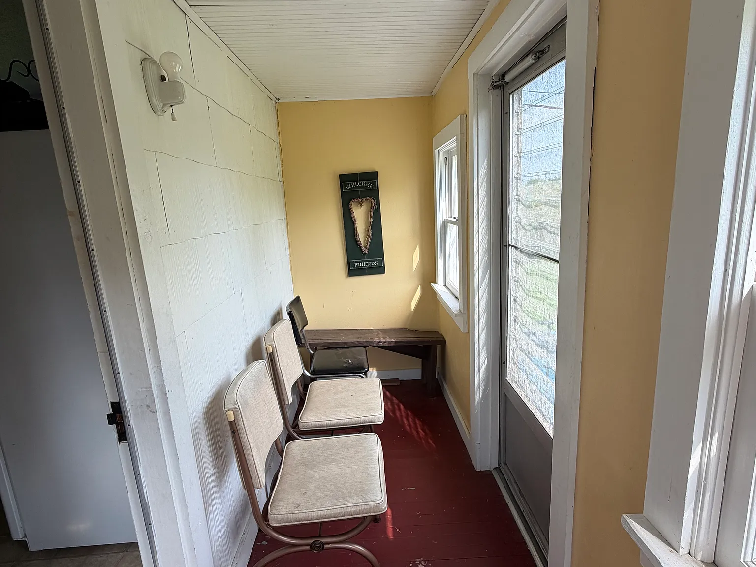 3 bed, 1924 sqft, $1,600 — Photo 1